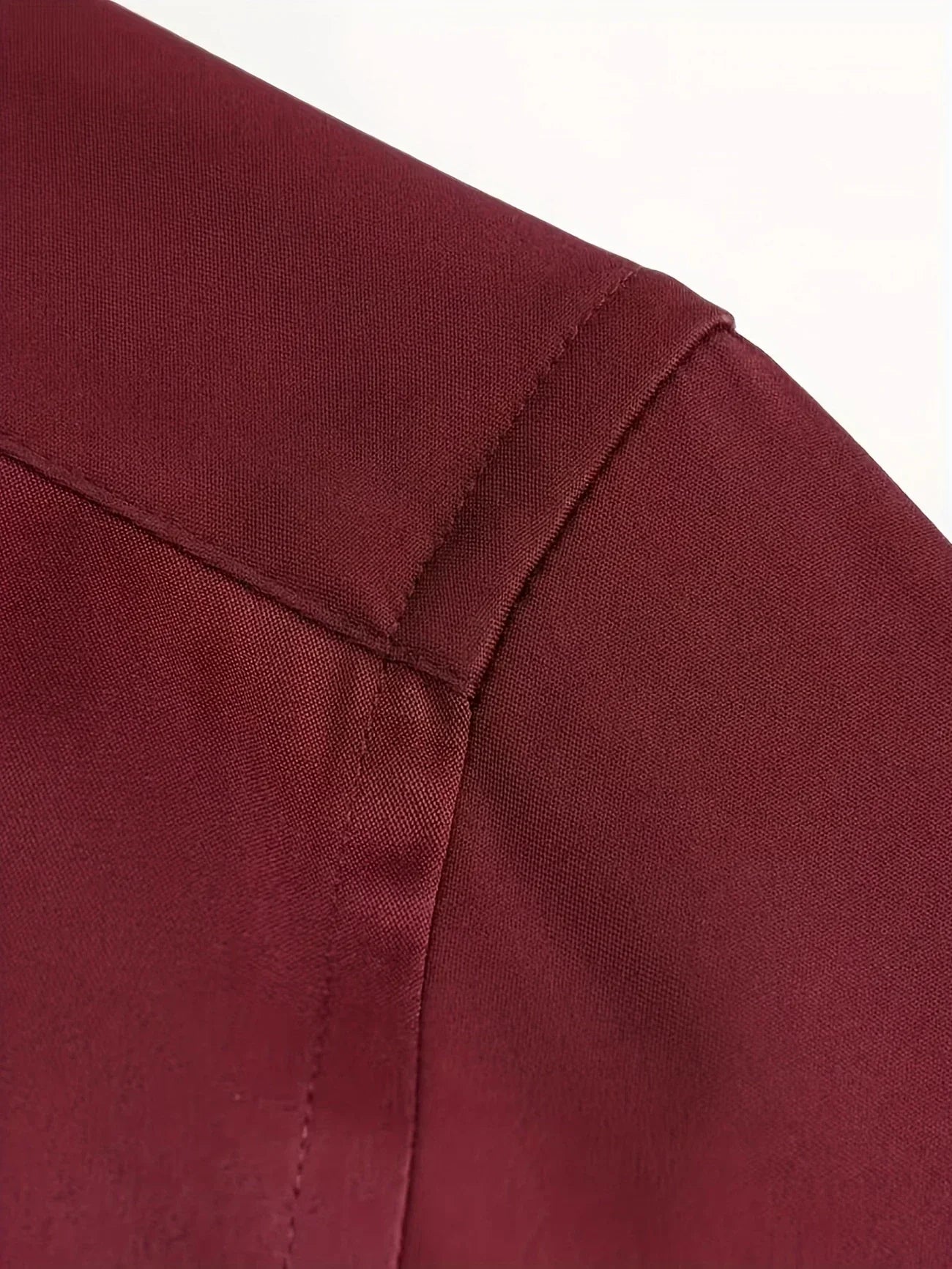 Chemise élégante à manches longues avec boutons